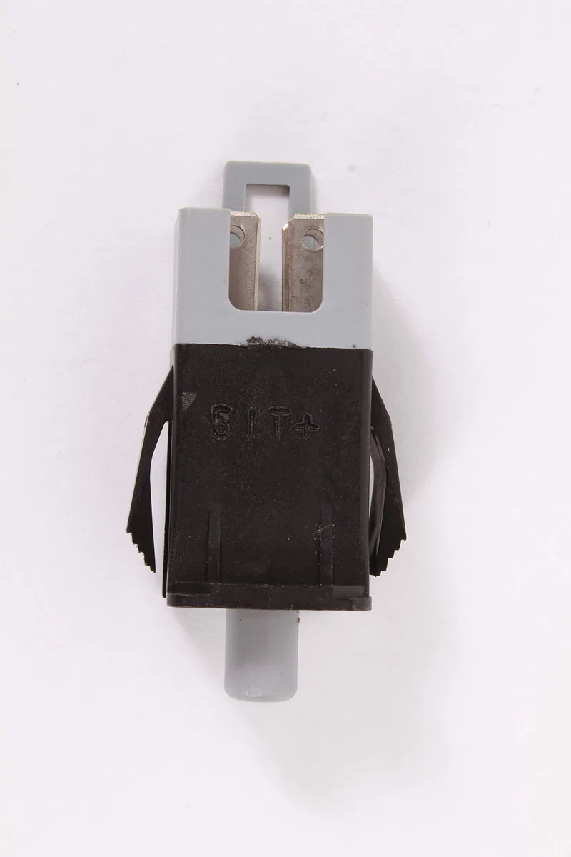 Husqvarna 532176137 - Interruptor de enclavamiento para LT1538 LTH1342 LTH1742 LTH18542 YTH1842