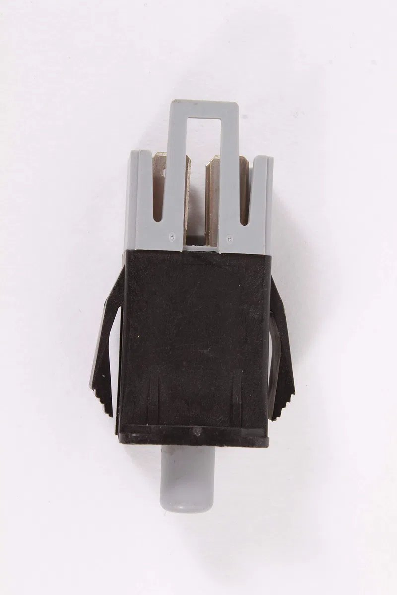 Husqvarna 532176137 - Interruptor de enclavamiento para LT1538 LTH1342 LTH1742 LTH18542 YTH1842